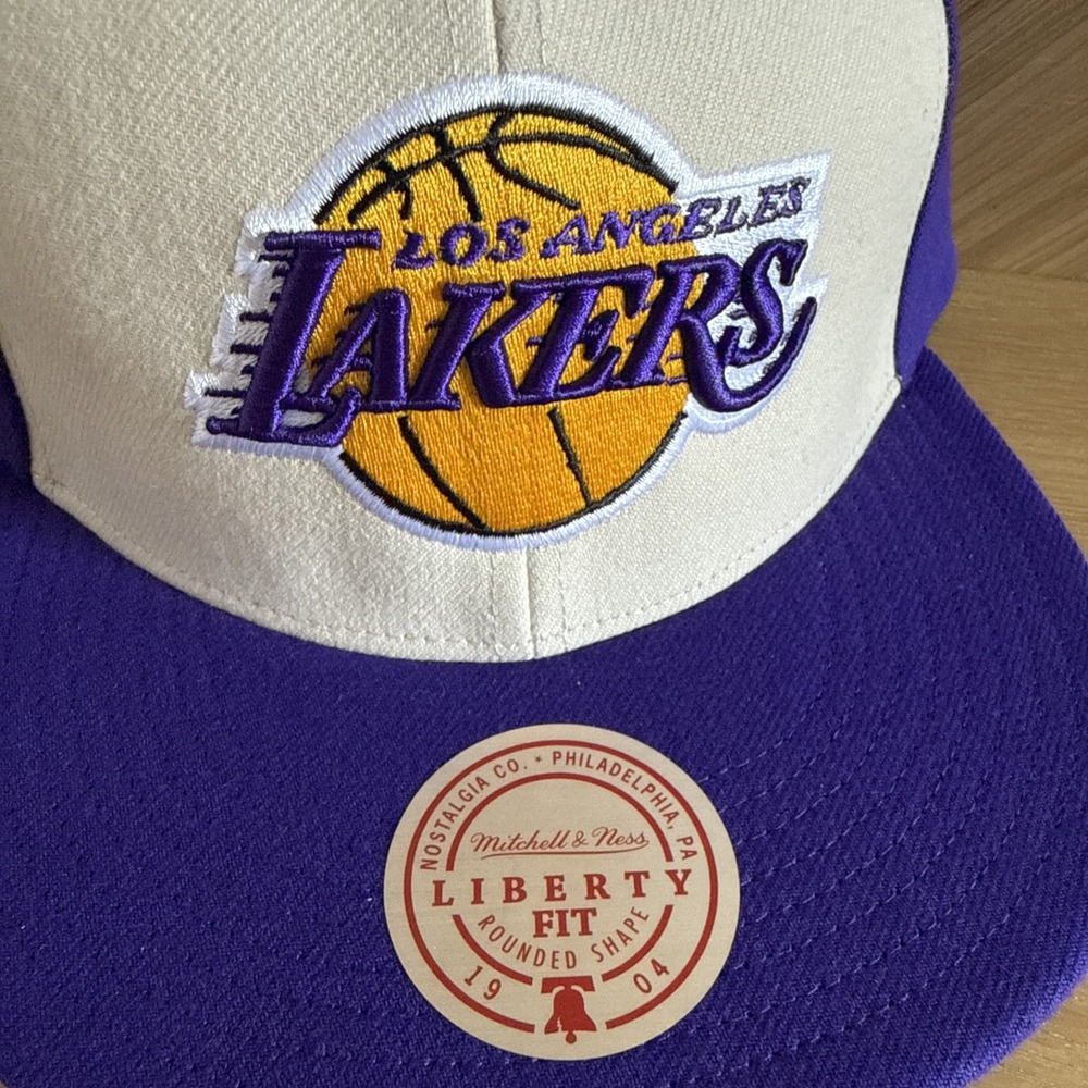 LOS ANGELES LAKERS‎ MITCHELL & NESS 2-TONE LIBERTY FIT OSFM SNAPBACK HAT/CAP NWT - Picture 2 of 8